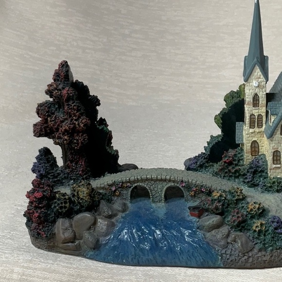 Thomas KInkade Lighted Church House Card Holder Figurine - Picture 3 of 11